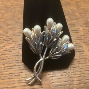 Vintage 1960s Botticelli brooch